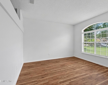 8426 Country Bend Circle W - Photo Thumbnail 6