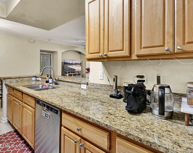 10075 Gate Parkway - Photo Thumbnail 10