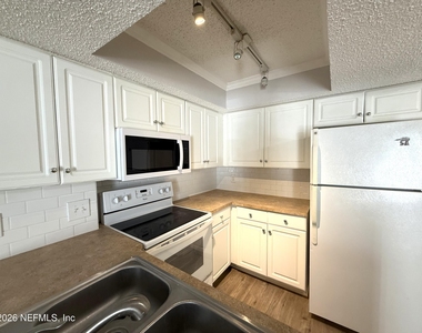 100 Fairway Park Boulevard - Photo Thumbnail 1