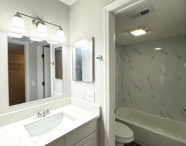 100 Fairway Park Boulevard - Photo Thumbnail 4