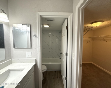 100 Fairway Park Boulevard - Photo Thumbnail 5