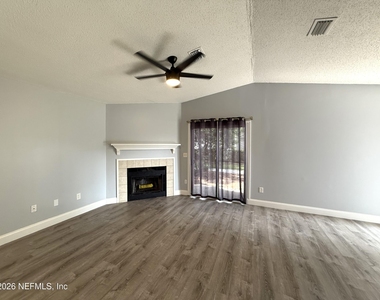 1033 Sea Hawk Drive - Photo Thumbnail 3