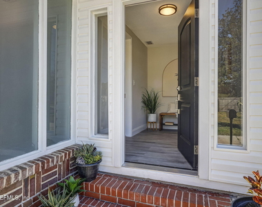 4633 Kingsbury Street - Photo Thumbnail 4