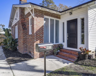 4633 Kingsbury Street - Photo Thumbnail 2