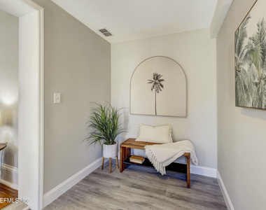 4633 Kingsbury Street - Photo Thumbnail 6