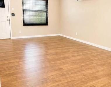 1623 Alfen Street - Photo Thumbnail 5