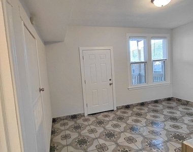 1255 N Harding Avenue - Photo Thumbnail 5