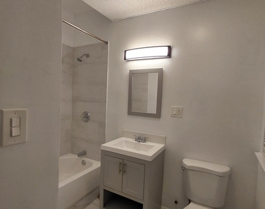 1255 N Harding Avenue - Photo Thumbnail 10