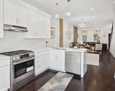 2347 W Altgeld Street - Photo Thumbnail 2