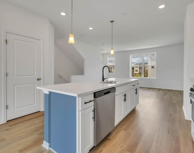 1078 Bogart Street - Photo Thumbnail 7