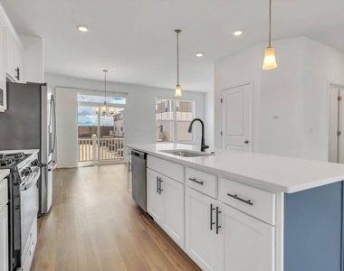 1078 Bogart Street - Photo Thumbnail 5