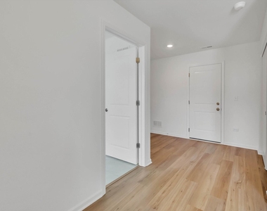 1078 Bogart Street - Photo Thumbnail 22