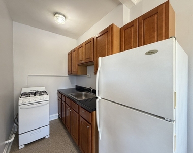 917 W Eastwood Avenue - Photo Thumbnail 2