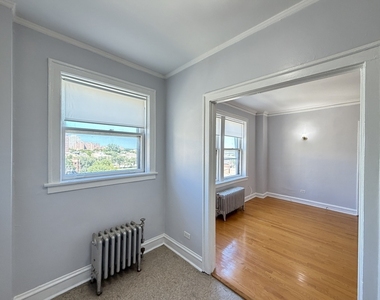 917 W Eastwood Avenue - Photo Thumbnail 6