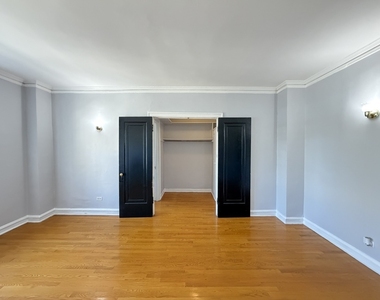 917 W Eastwood Avenue - Photo Thumbnail 13