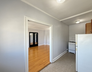 917 W Eastwood Avenue - Photo Thumbnail 5