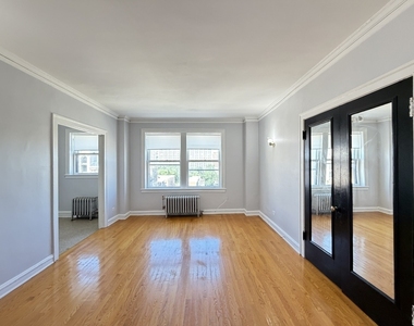 917 W Eastwood Avenue - Photo Thumbnail 11