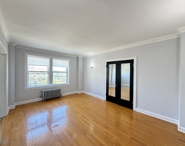 917 W Eastwood Avenue - Photo Thumbnail 12
