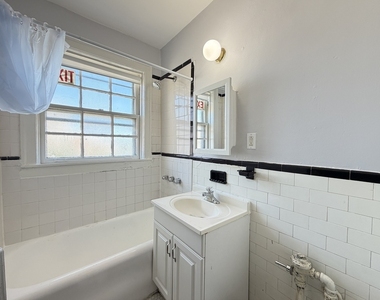 917 W Eastwood Avenue - Photo Thumbnail 16
