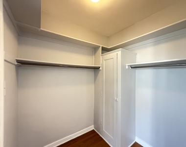 917 W Eastwood Avenue - Photo Thumbnail 14