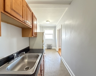 917 W Eastwood Avenue - Photo Thumbnail 4