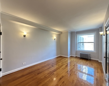 917 W Eastwood Avenue - Photo Thumbnail 9