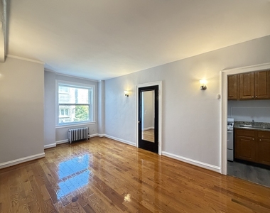917 W Eastwood Avenue - Photo Thumbnail 11