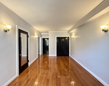 917 W Eastwood Avenue - Photo Thumbnail 6