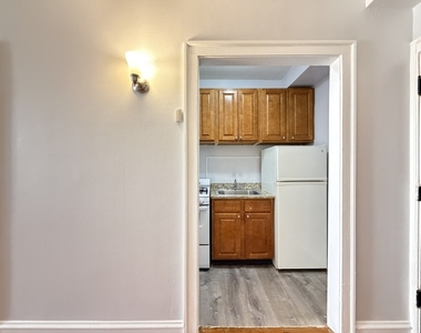 917 W Eastwood Avenue - Photo Thumbnail 1