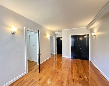 917 W Eastwood Avenue - Photo Thumbnail 5