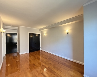 917 W Eastwood Avenue - Photo Thumbnail 7