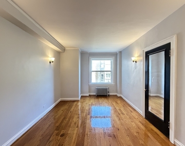 917 W Eastwood Avenue - Photo Thumbnail 10