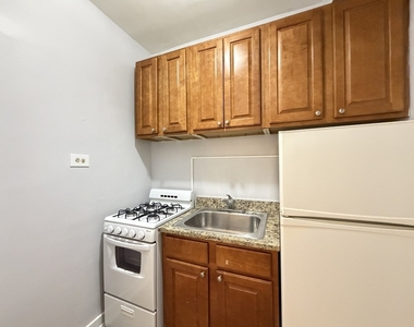917 W Eastwood Avenue - Photo Thumbnail 3