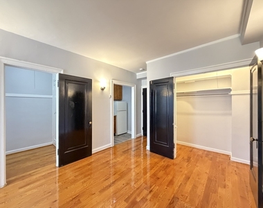 917 W Eastwood Avenue - Photo Thumbnail 13