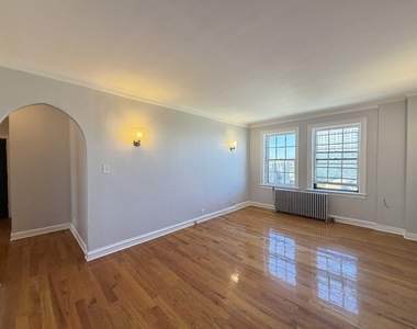 917 W Eastwood Avenue - Photo Thumbnail 8