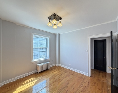 917 W Eastwood Avenue - Photo Thumbnail 16