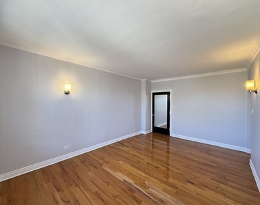 917 W Eastwood Avenue - Photo Thumbnail 12
