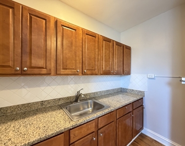 917 W Eastwood Avenue - Photo Thumbnail 3