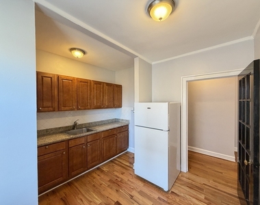 917 W Eastwood Avenue - Photo Thumbnail 4
