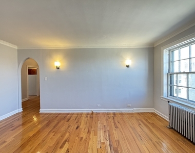 917 W Eastwood Avenue - Photo Thumbnail 9