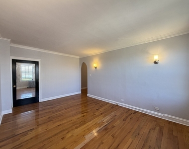 917 W Eastwood Avenue - Photo Thumbnail 10