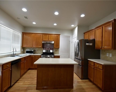 2115 Vistoria Drive - Photo Thumbnail 4