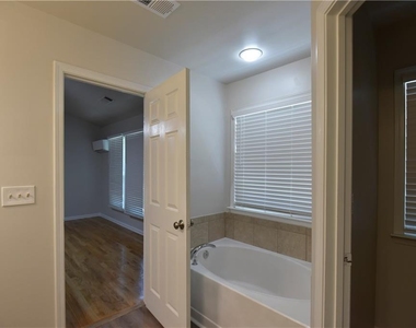 2115 Vistoria Drive - Photo Thumbnail 25