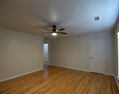 2115 Vistoria Drive - Photo Thumbnail 15