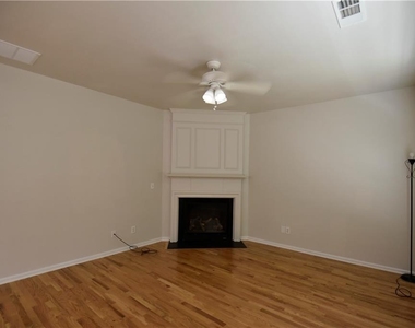 2115 Vistoria Drive - Photo Thumbnail 5
