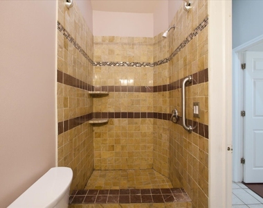 1611 N Wood Street - Photo Thumbnail 5