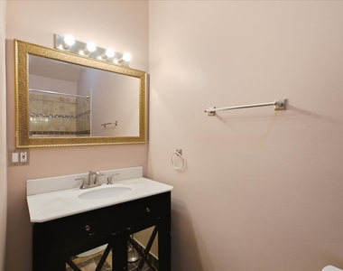 1611 N Wood Street - Photo Thumbnail 4