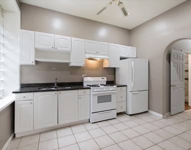 1611 N Wood Street - Photo Thumbnail 6