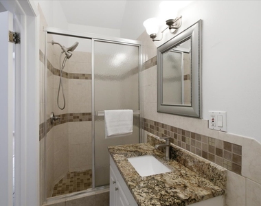 1609 N Wood Street - Photo Thumbnail 3