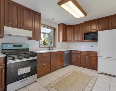 616 Blue Spruce Lane - Photo Thumbnail 9
